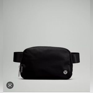 Lululemon everywhere belt bag - Black NWT